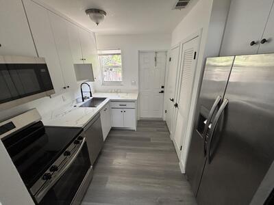 880 SE 12th Street, Fort Lauderdale, FL 33316