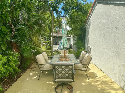 166 Woodlake Circle, Greenacres, FL 33463