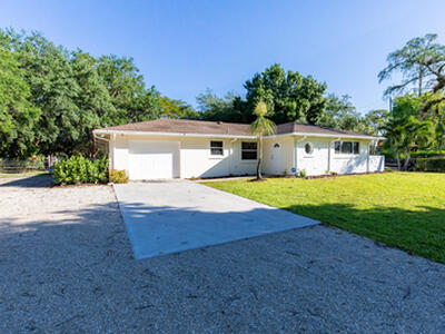 13529 E Citrus Drive, Loxahatchee Groves, FL 33470