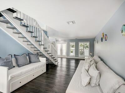 141 Pine Hill Trail W, Tequesta, FL 33469