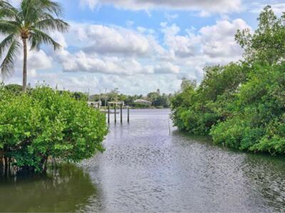 141 Pine Hill Trail W, Tequesta, FL 33469