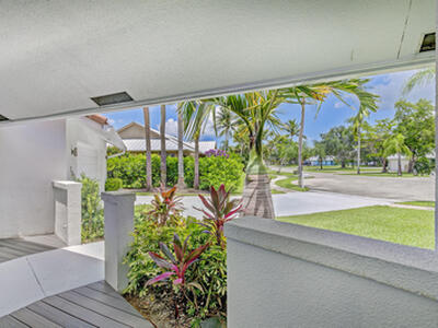 141 Pine Hill Trail W, Tequesta, FL 33469