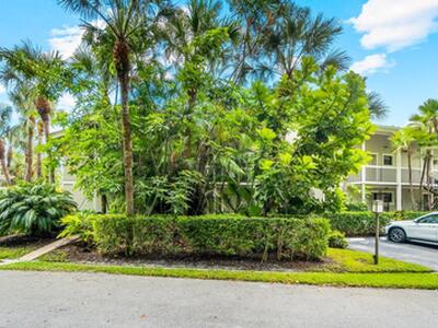 11863 Wimbledon Circle, Wellington, FL 33414