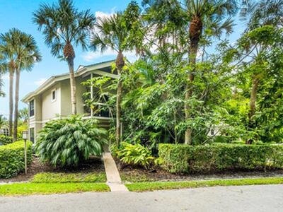 11863 Wimbledon Circle, Wellington, FL 33414