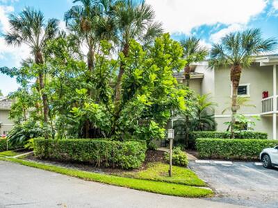 11863 Wimbledon Circle, Wellington, FL 33414