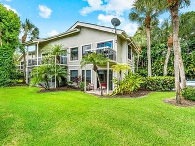 11863 Wimbledon Circle, Wellington, FL 33414