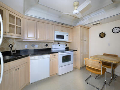 2000 Presidential Way, West Palm Beach, FL 33401