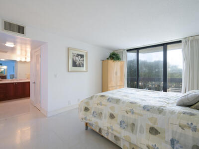 2000 Presidential Way, West Palm Beach, FL 33401