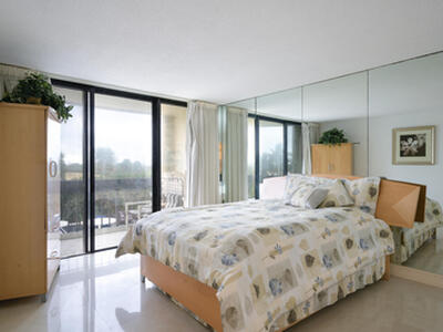 2000 Presidential Way, West Palm Beach, FL 33401