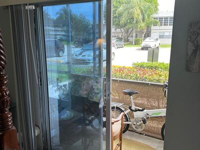 271 Chatham N, West Palm Beach, FL 33417