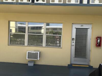 271 Chatham N, West Palm Beach, FL 33417