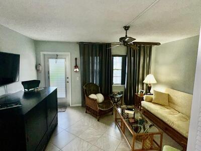 271 Chatham N, West Palm Beach, FL 33417