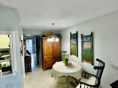 271 Chatham N, West Palm Beach, FL 33417