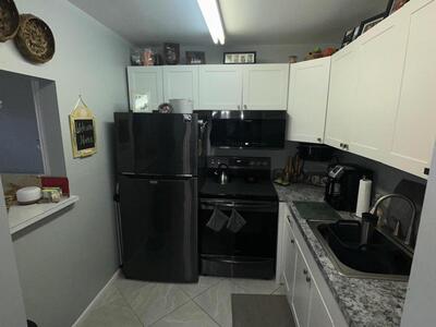 271 Chatham N, West Palm Beach, FL 33417