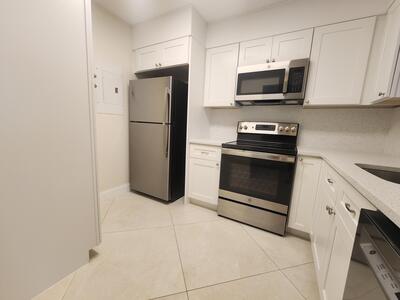 3178 Via Poinciana 402, Lake Worth, FL 33467