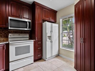 374 Bennington Lane, Lake Worth, FL 33467