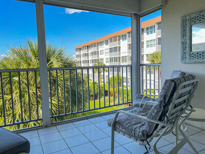 900 Dogwood Drive, Delray Beach, FL 33483