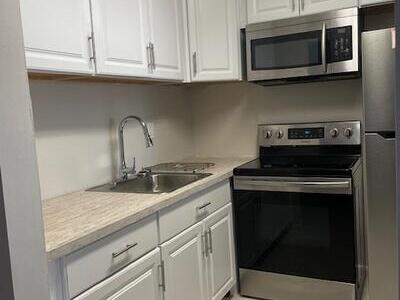 37 Kingswood B, West Palm Beach, FL 33417