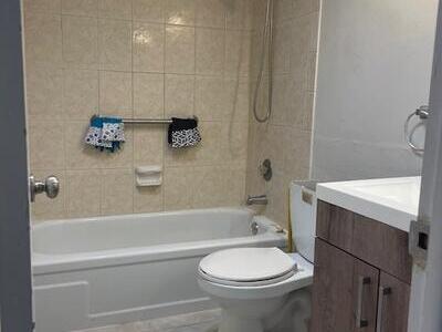 37 Kingswood B, West Palm Beach, FL 33417