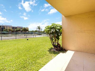 2820 Tennis Club 204 Drive, West Palm Beach, FL 33417