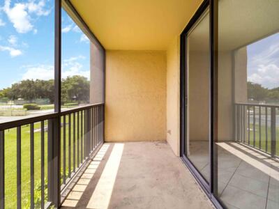 2820 Tennis Club 204 Drive, West Palm Beach, FL 33417