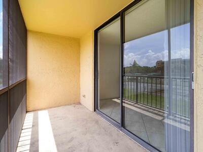 2820 Tennis Club 204 Drive, West Palm Beach, FL 33417