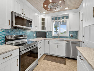 4 Westwood Avenue, Tequesta, FL 33469