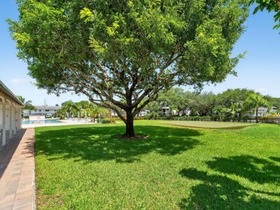 4 Westwood Avenue, Tequesta, FL 33469