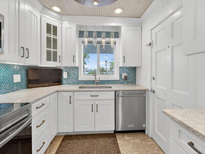 4 Westwood Avenue, Tequesta, FL 33469