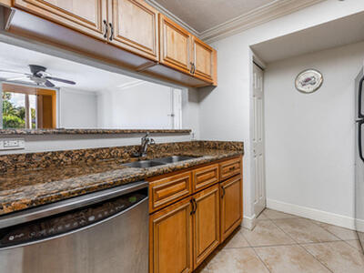 160 Yacht Club Way, Hypoluxo, FL 33462