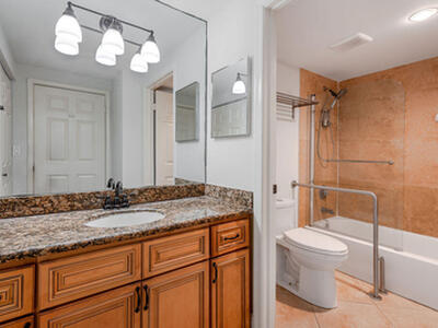 160 Yacht Club Way, Hypoluxo, FL 33462