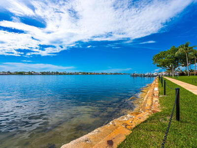 160 Yacht Club Way, Hypoluxo, FL 33462