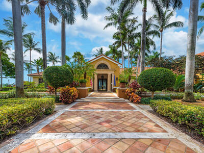 160 Yacht Club Way, Hypoluxo, FL 33462