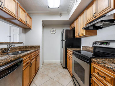 160 Yacht Club Way, Hypoluxo, FL 33462