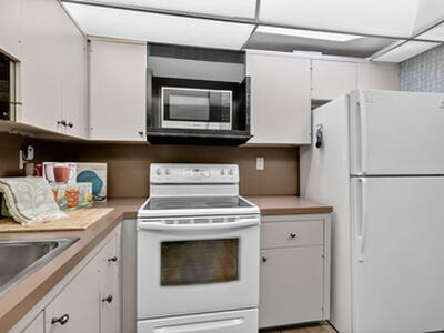 Hallandale Beach, FL 33009