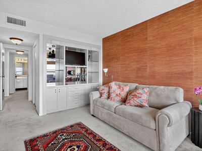 Hallandale Beach, FL 33009