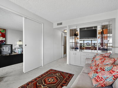 Hallandale Beach, FL 33009