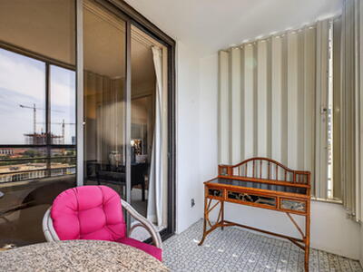 Hallandale Beach, FL 33009