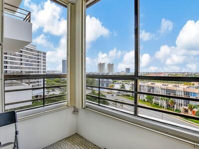 Hallandale Beach, FL 33009