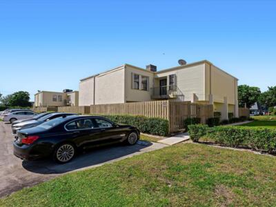 1596 Shaker Circle, Wellington, FL 33414