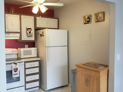 904 Flanders S, Delray Beach, FL 33484