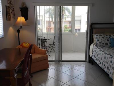 904 Flanders S, Delray Beach, FL 33484