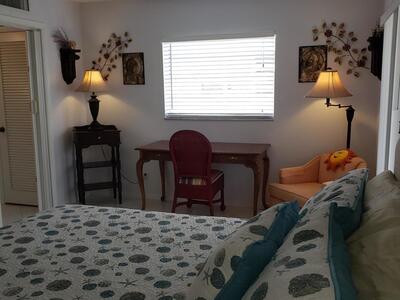 904 Flanders S, Delray Beach, FL 33484