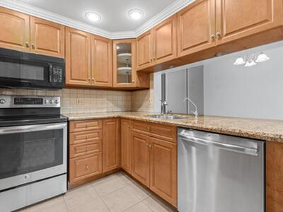 811 Sky Pine Way, Greenacres, FL 33415