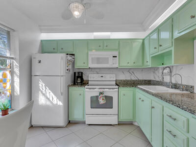 857 Worcester B Lane, Lake Worth, FL 33467