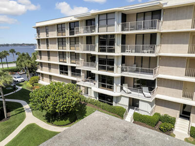 3200 S Ocean Boulevard, Palm Beach, FL 33480