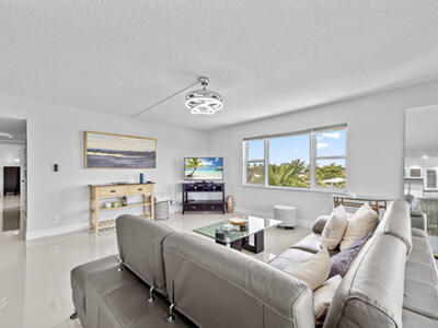 1200 Hibiscus Avenue, Pompano Beach, FL 33062