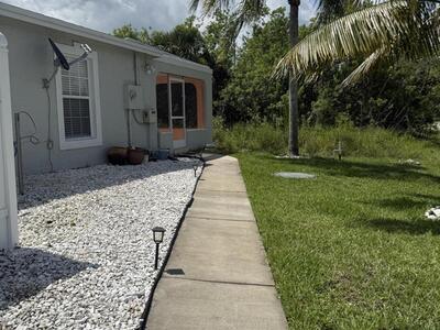 592 SW Tarra Avenue, Port Saint Lucie, FL 34953