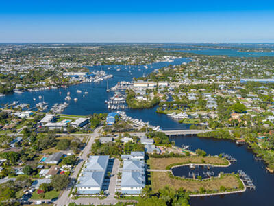 4662 SE Manatee Way, Stuart, FL 34997