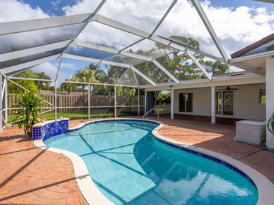 905 Sunset Road, Boynton Beach, FL 33435